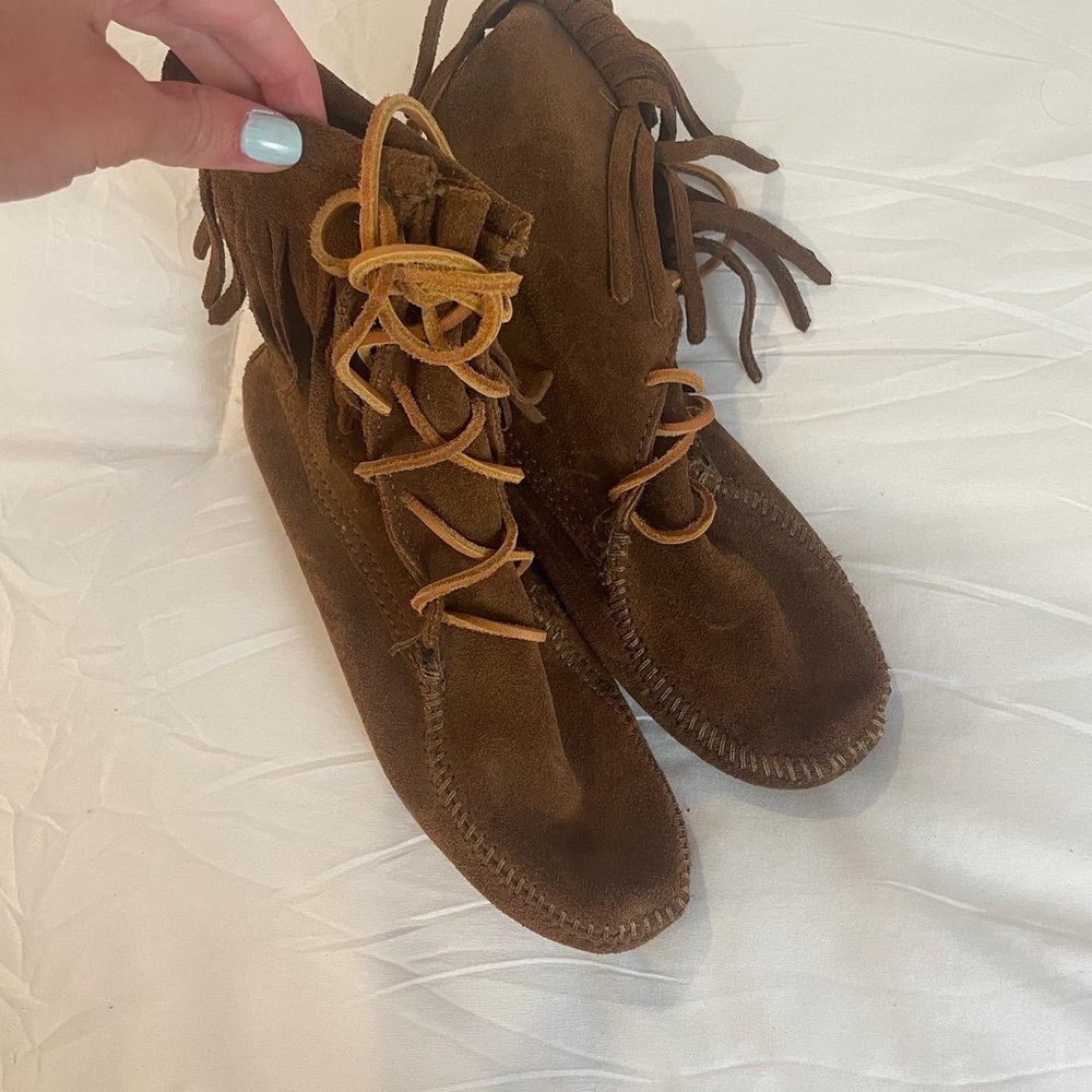 Minnetonka Moccasin lace up